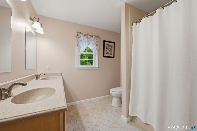 2 Banquo Brae Road, Brookfield, CT 06804