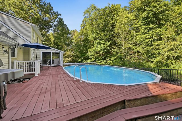 2 Banquo Brae Road, Brookfield, CT 06804