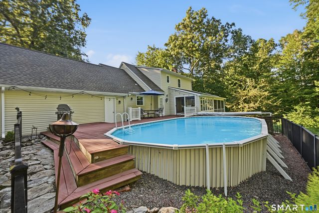 2 Banquo Brae Road, Brookfield, CT 06804