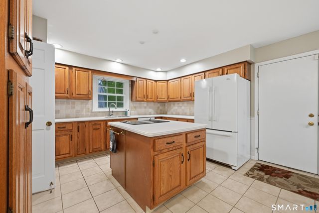2 Banquo Brae Road, Brookfield, CT 06804