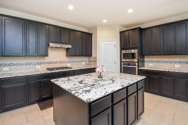 6102 Crested Song Circle, Richmond, TX 77407