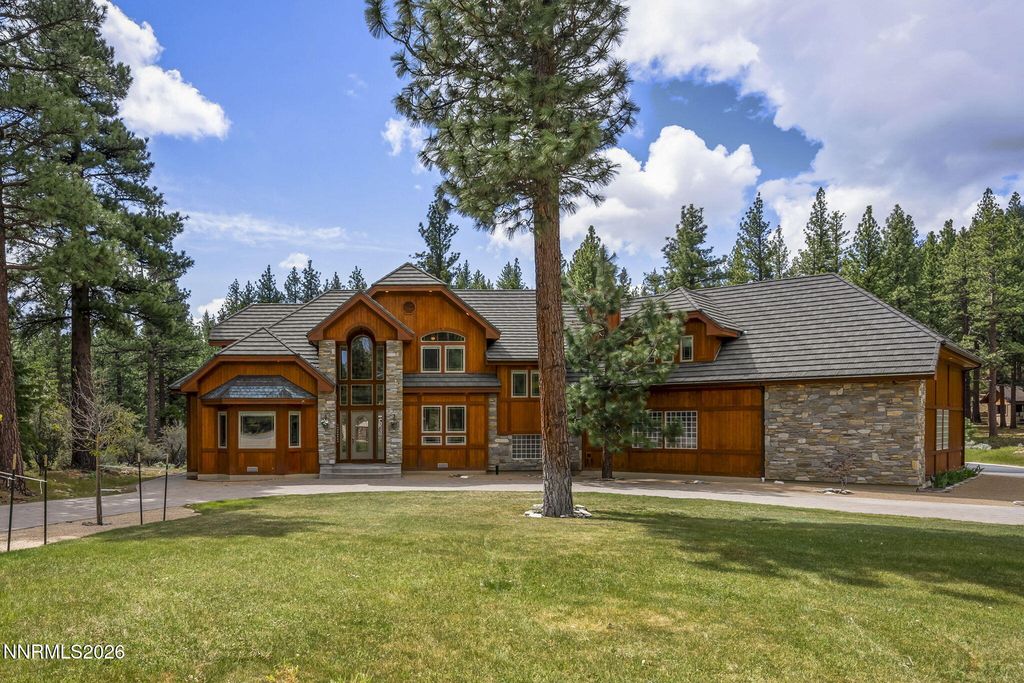 Image 2 of property listing at 60 Yellow Pine Circle, Reno, NV 89511