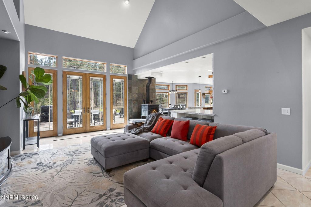 Image 5 of property listing at 60 Yellow Pine Circle, Reno, NV 89511