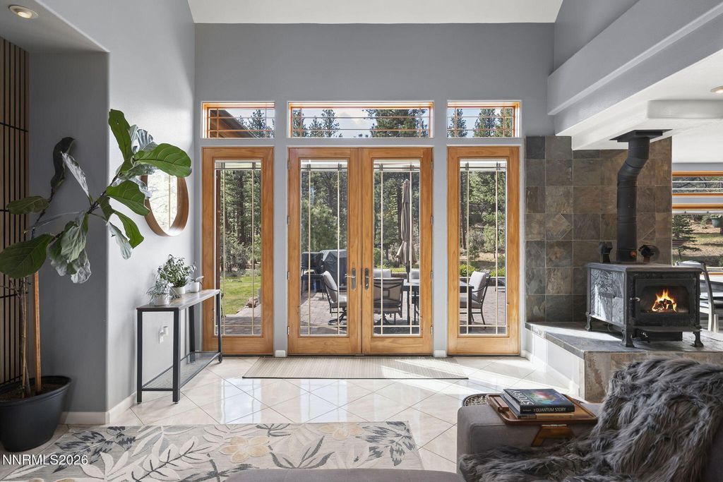Image 6 of property listing at 60 Yellow Pine Circle, Reno, NV 89511