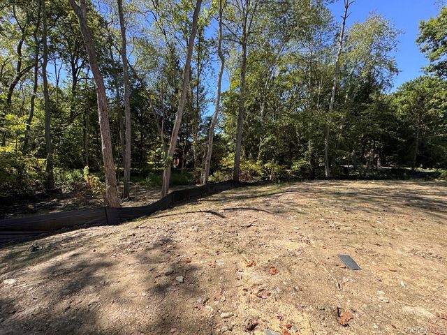 24 Deer Run Road, Poughkeepsie, NY 12603