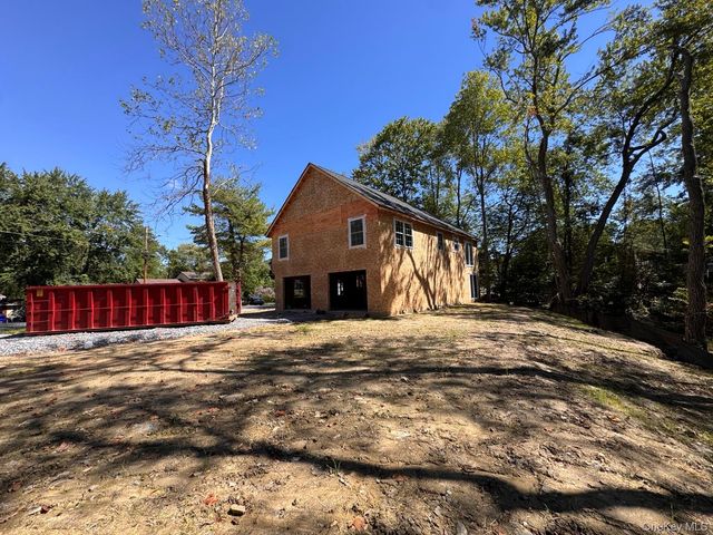 24 Deer Run Road, Poughkeepsie, NY 12603