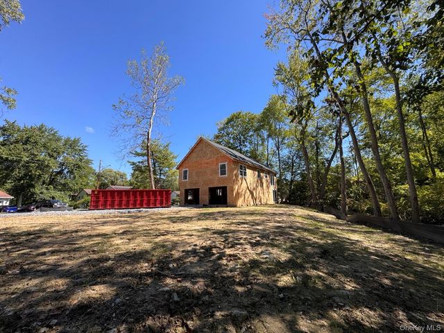 24 Deer Run Road, Poughkeepsie, NY 12603