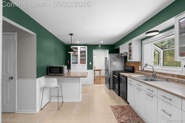 23516 Kim Drive, Clinton Charter Township, MI 48035