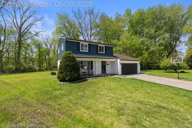 23516 Kim Drive, Clinton Charter Township, MI 48035