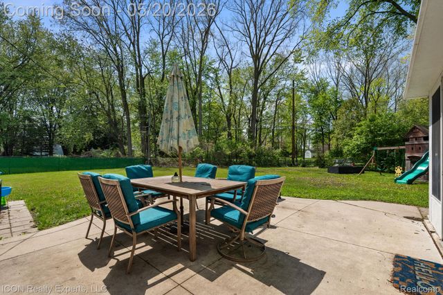 23516 Kim Drive, Clinton Charter Township, MI 48035