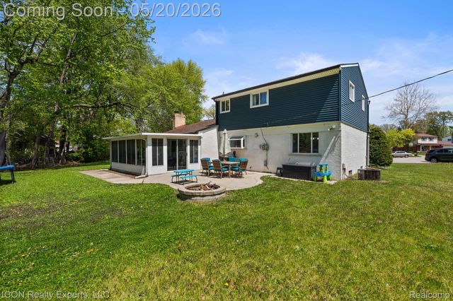 23516 Kim Drive, Clinton Charter Township, MI 48035