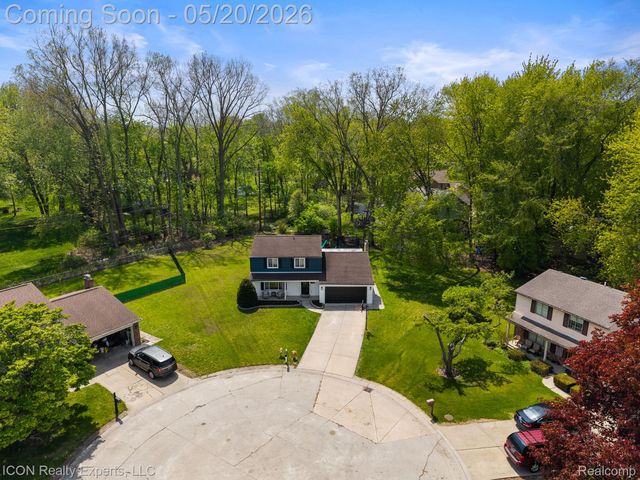 23516 Kim Drive, Clinton Charter Township, MI 48035