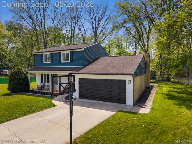 23516 Kim Drive, Clinton Charter Township, MI 48035