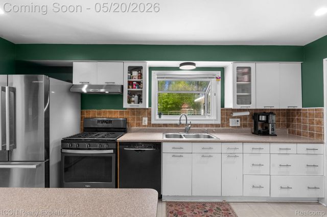 23516 Kim Drive, Clinton Charter Township, MI 48035