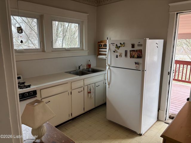 2080 Sherwood Ave, Louisville, KY 40205