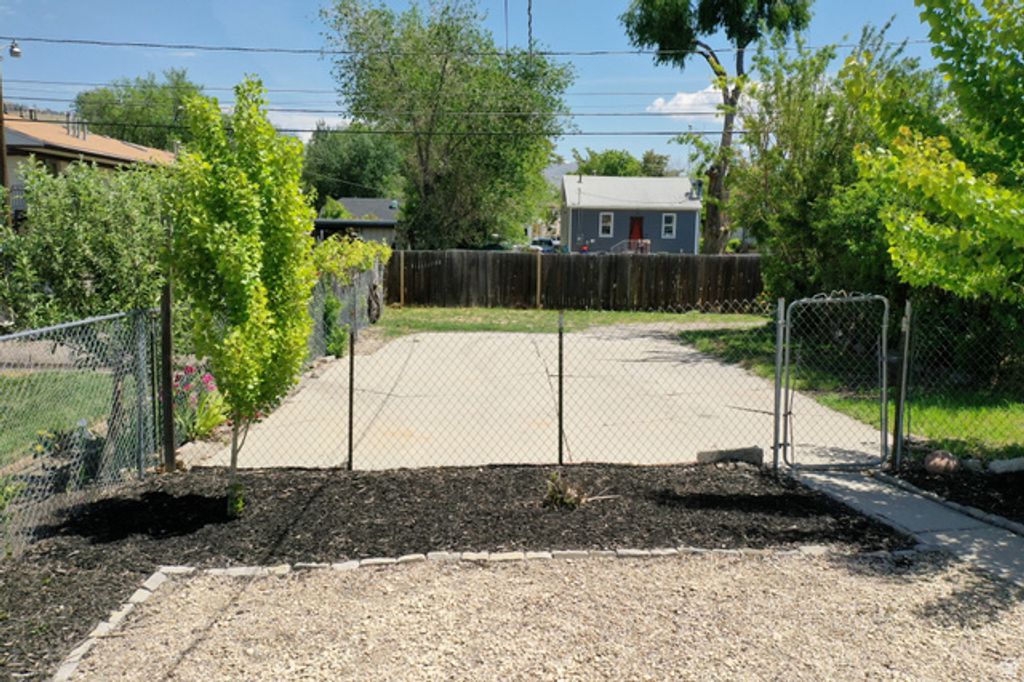 Image 39 of property listing at 526 N 800 W, Salt Lake City, UT 84116