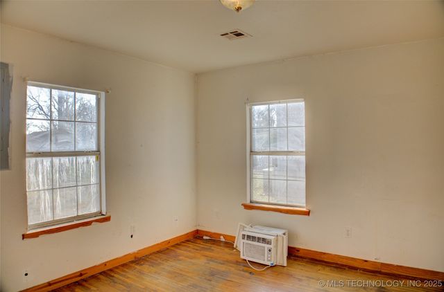 4140 W 8th Street, Tulsa, OK 74127