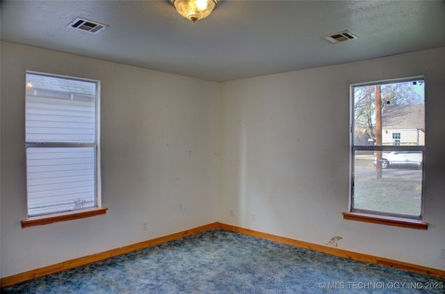 4140 W 8th Street, Tulsa, OK 74127