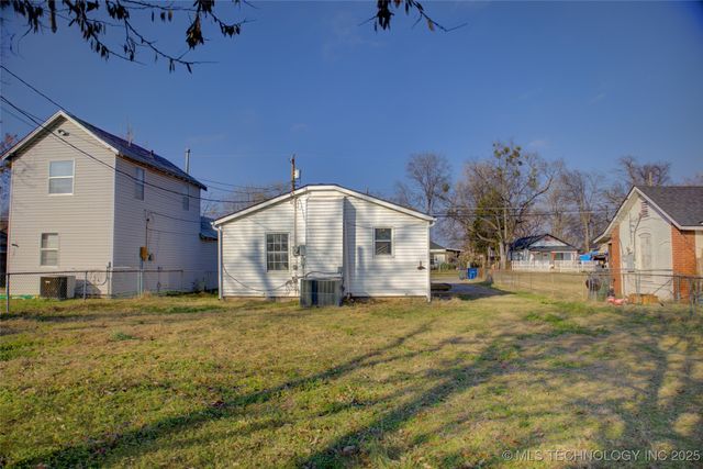 4140 W 8th Street, Tulsa, OK 74127