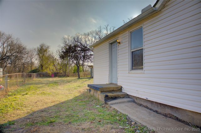 4140 W 8th Street, Tulsa, OK 74127