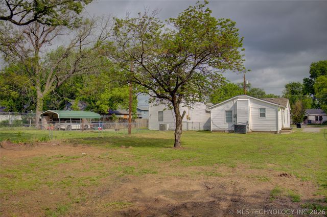 4140 W 8th Street, Tulsa, OK 74127