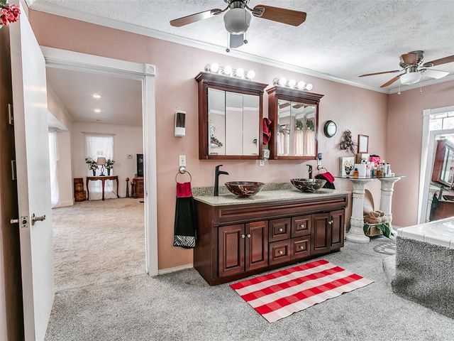 2320 W Sorghum Mill Road, Edmond, OK 73025