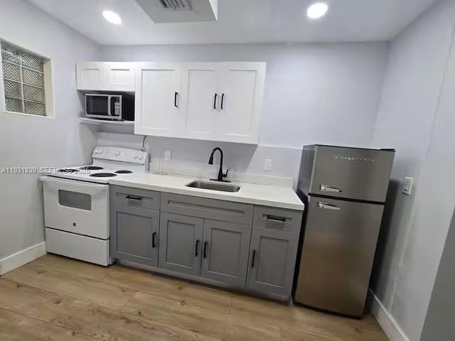 845 NW 3rd St B, Miami, FL 33128