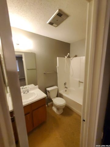 8930 HAMBLEDON DR, San Antonio, TX 78250