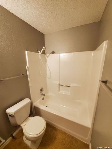 8930 HAMBLEDON DR, San Antonio, TX 78250