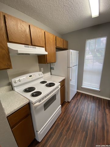 8930 HAMBLEDON DR, San Antonio, TX 78250