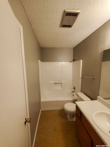 8930 HAMBLEDON DR, San Antonio, TX 78250