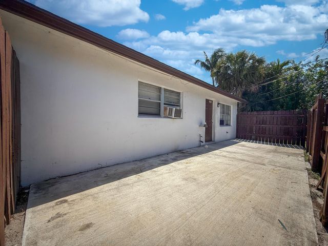 3455 Hi St, Lake Worth, FL 33461