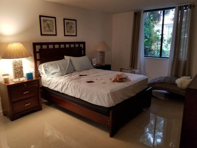 733 SE 1st Way 105, Deerfield Beach, FL 33441