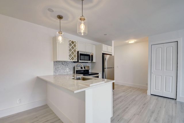 525 S Broadway J, Lantana, FL 33462