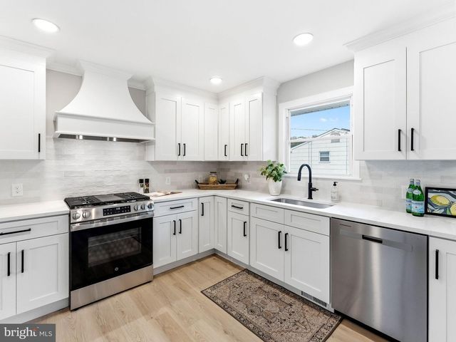 2 MANOR TER, Mount Holly, NJ 08060