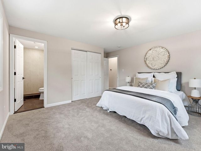 2 MANOR TER, Mount Holly, NJ 08060