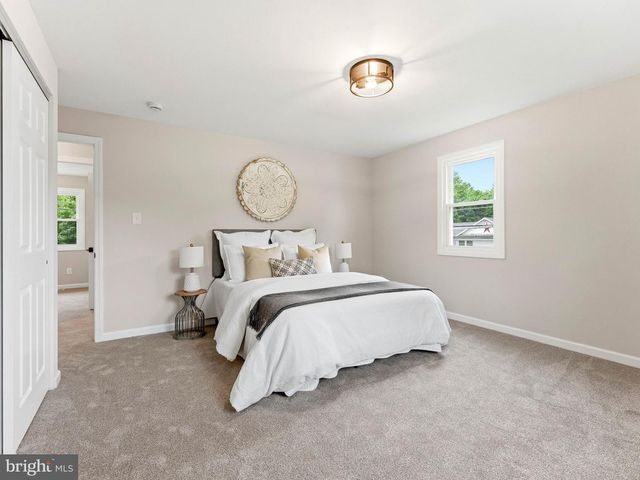 2 MANOR TER, Mount Holly, NJ 08060