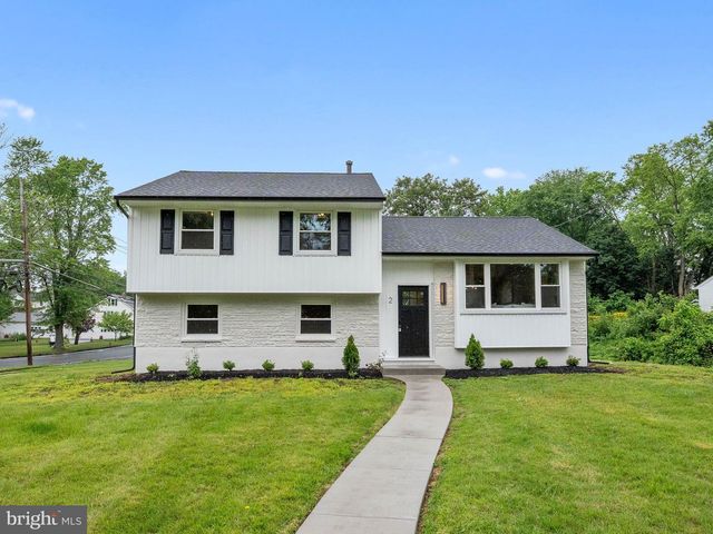2 MANOR TER, Mount Holly, NJ 08060