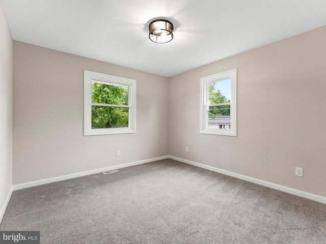 2 MANOR TER, Mount Holly, NJ 08060