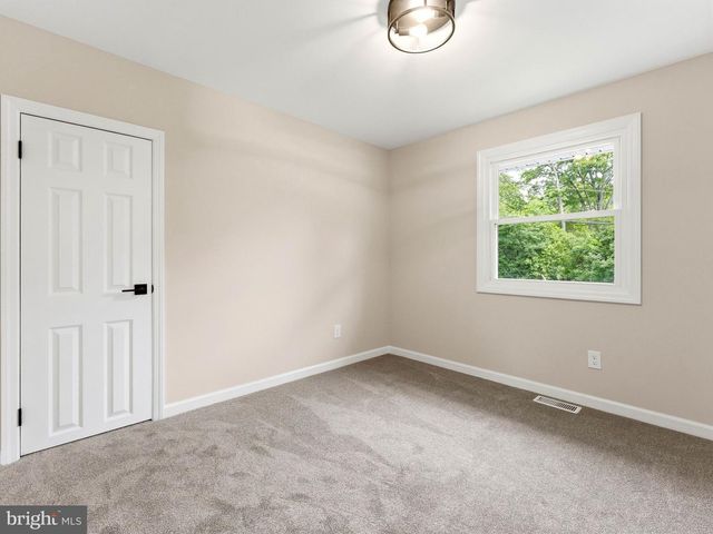 2 MANOR TER, Mount Holly, NJ 08060