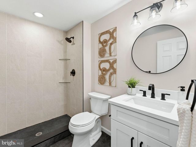 2 MANOR TER, Mount Holly, NJ 08060