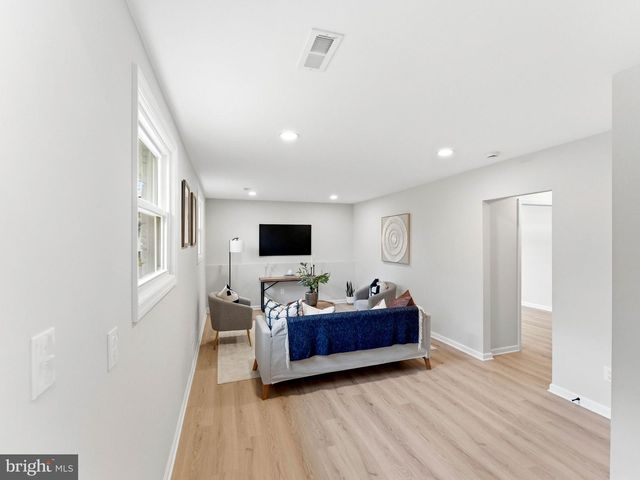 2 MANOR TER, Mount Holly, NJ 08060