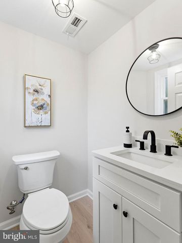 2 MANOR TER, Mount Holly, NJ 08060