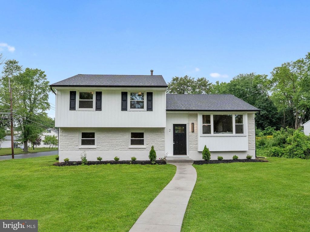 2 MANOR TER, Mount Holly, NJ 08060