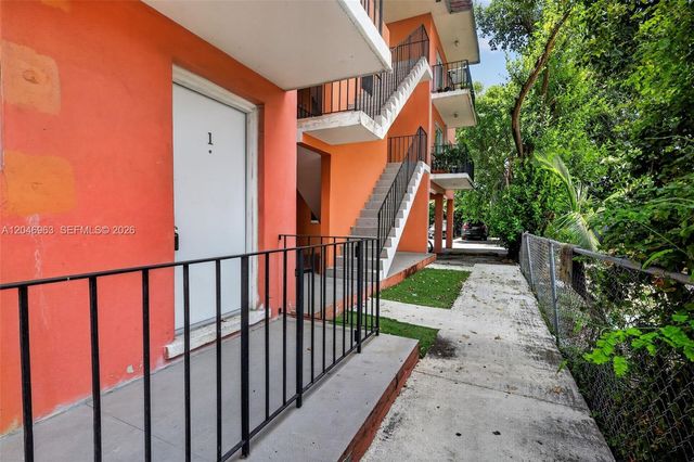 458 SW 9th St 1, Miami, FL 33130