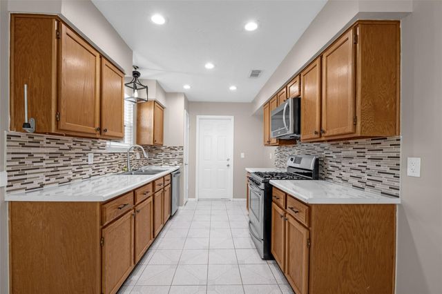 2302 Doverglen Drive, Missouri City, TX 77489