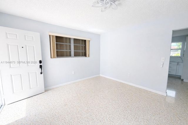 11333 SW 7th Ter ., Sweetwater, FL 33174