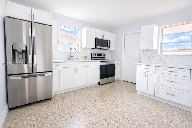 11333 SW 7th Ter ., Sweetwater, FL 33174