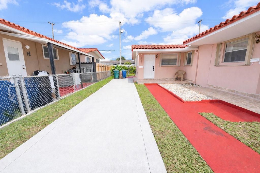 11333 SW 7th Ter ., Sweetwater, FL 33174