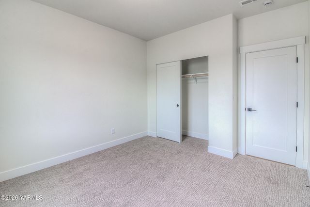 404 N 90th Ave, Yakima, WA 98908